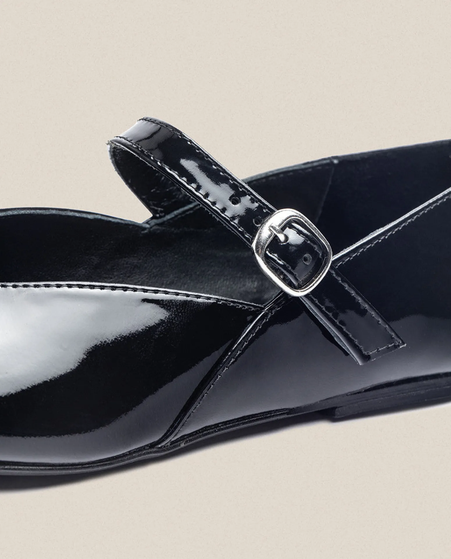 Chaussure Plate ARI-001 Noir