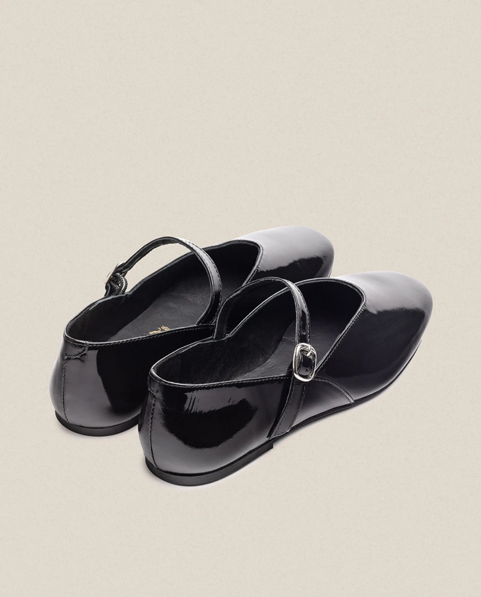 Chaussure Plate ARI-001 Noir
